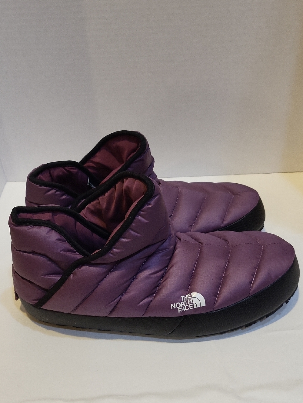 The North Face Women's Quilted Slip-On Slippers in Purple and Black Size 10